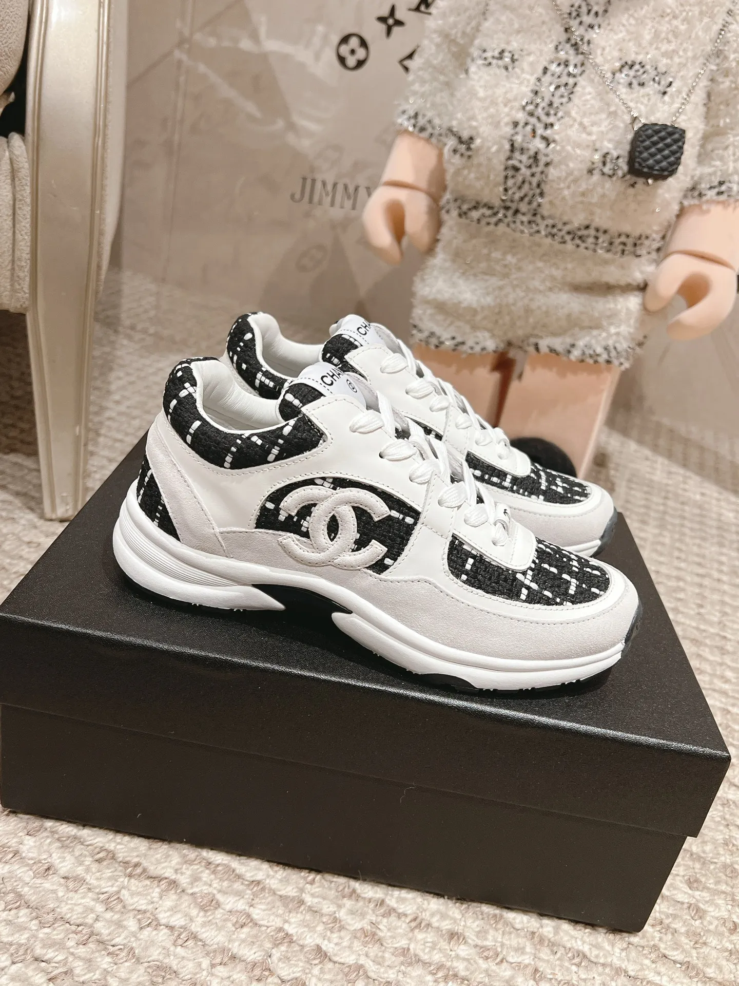 👟👟Ex-factory price 560👟👟 Men’s size +10, women’s size: 35-41#, men’s size: 39/45# The most popular product in 2024, the Chanel colored fabric series, is on sale now! Buy a 1:1 replica of the original. Every stitch and thread is of high standard. Regardless of the shape, comfort, materials, workmanship, and packaging, we have put in all the effort! Maybe we are not the cheapest on the market, but we are definitely the most cost-effective! Major celebrities and internet celebrities are rushing to buy them! You definitely deserve it!